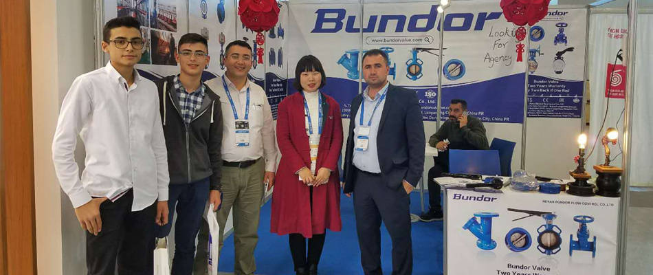 般德閥門(mén)與客戶土耳其展會(huì)合影